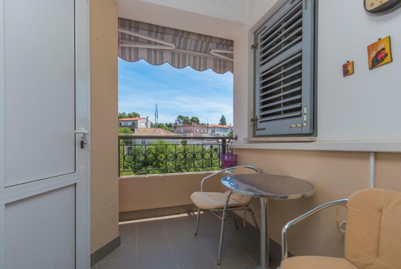 Yolanda Apartment *